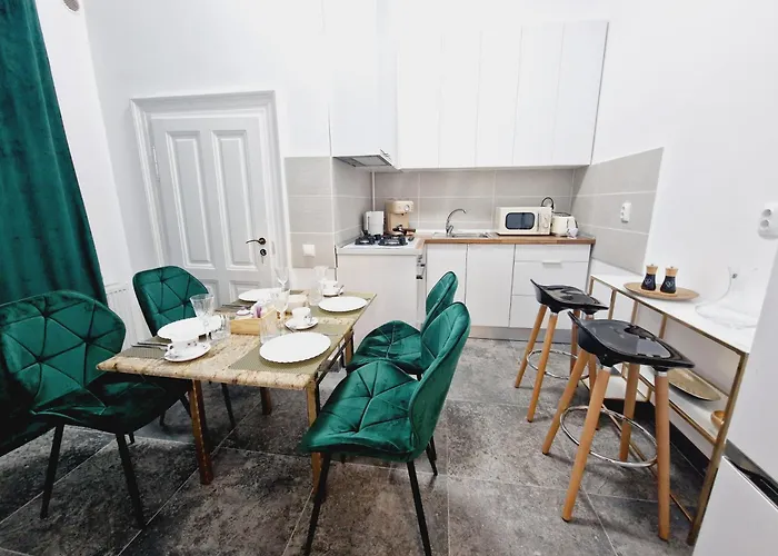Royal 5* Mansion Near Central Square