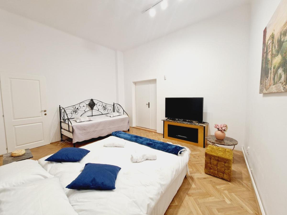 Royal 5* Mansion Near Square * Cluj-Napoca