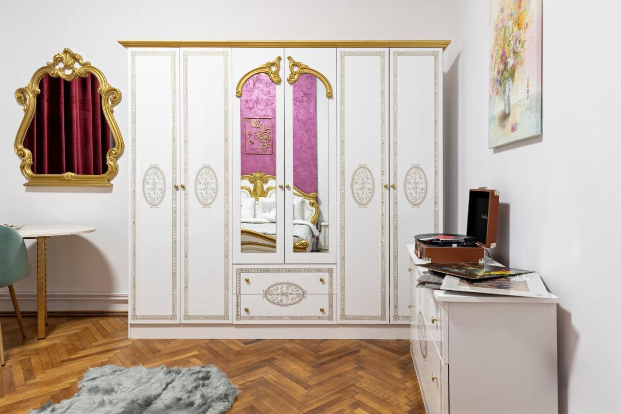 Royal 5* Mansion Near Square *
