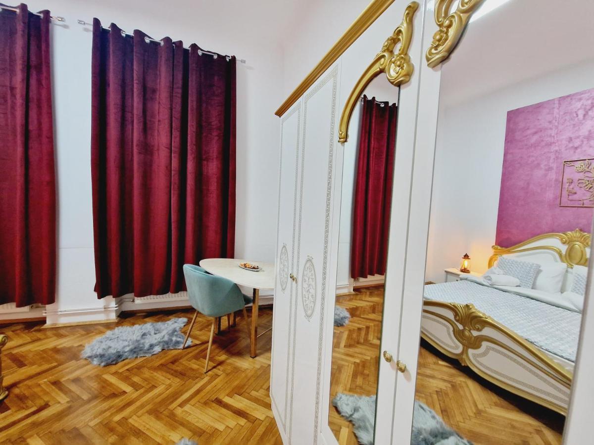 Royal 5* Mansion Near Square Villa