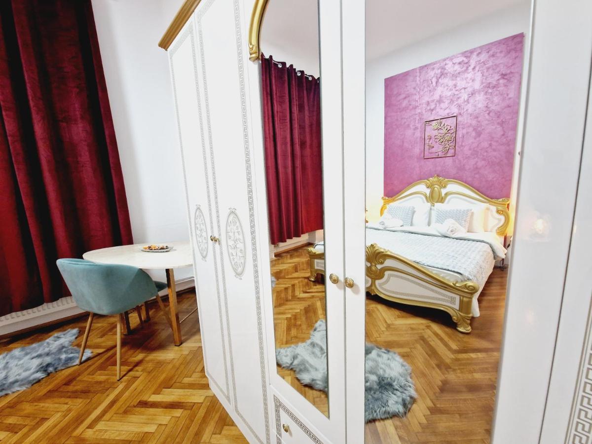 Royal 5* Mansion Near Square