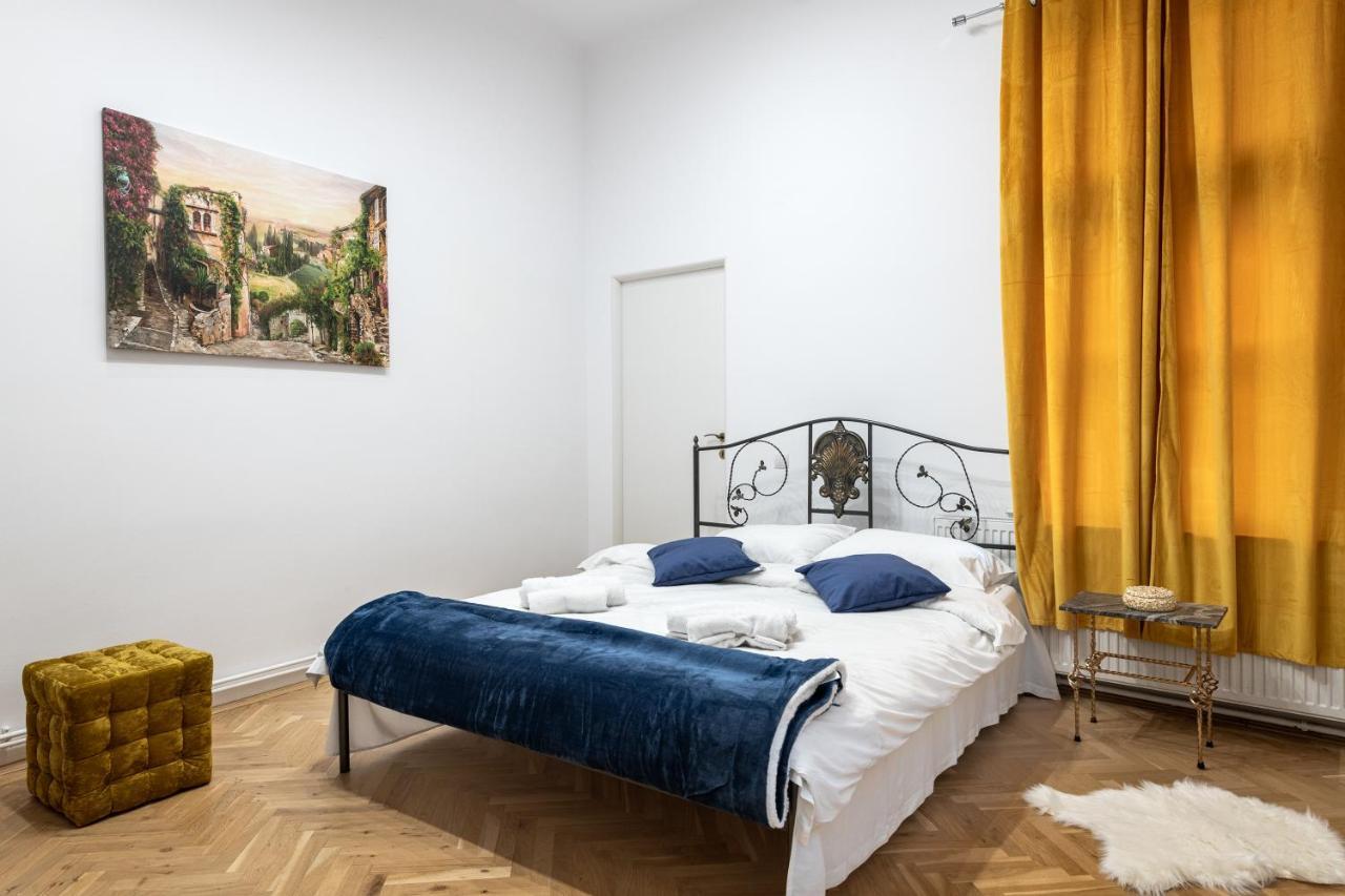 Villa Royal 5* Mansion Near Square